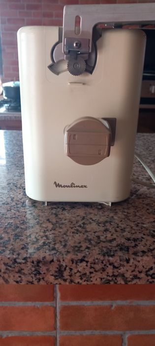 Abridor de latas e afiador de facas