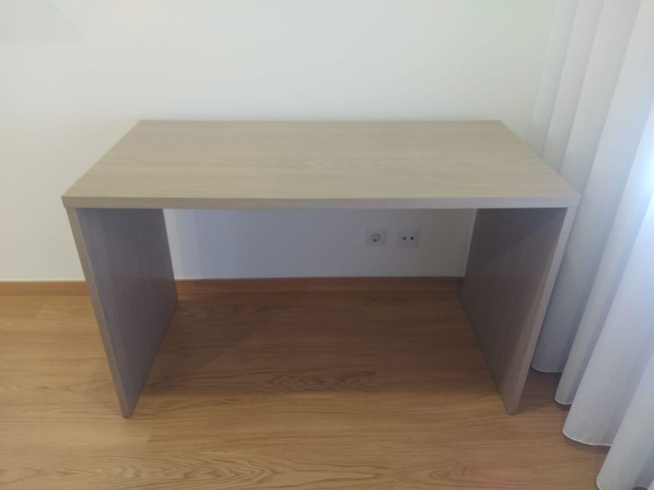 Secretária de carvalho, nova