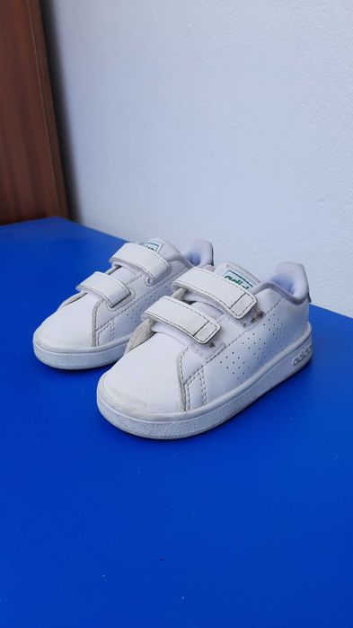 Ténis Adidas criança.