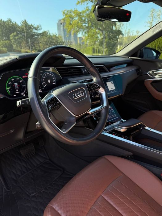 Audi e-tron 2021 VIN WA1LAAGE0NB005285 фото оголошення 13 з 16