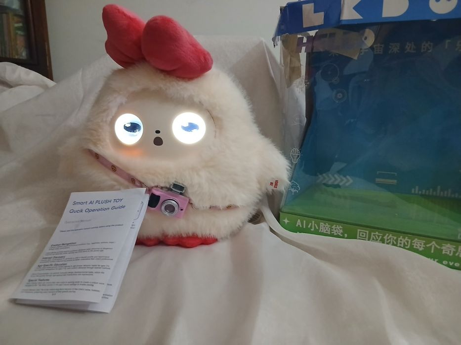 Peluche interativo inteligente(Smart AI)

Vendo peluche interativo inteligente com luz nos olhos e funções de interação (responde, re