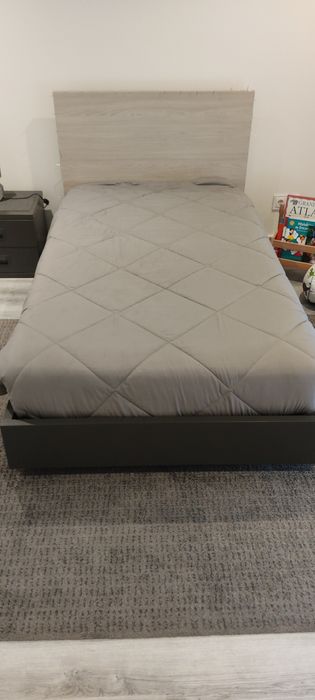 Cama + colchão + estrado + mesa de cabeceira