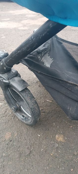 Детская коляска  складывается