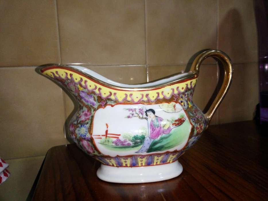 Peça em porcelana