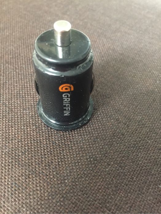 Автомобильное зарядное устройство