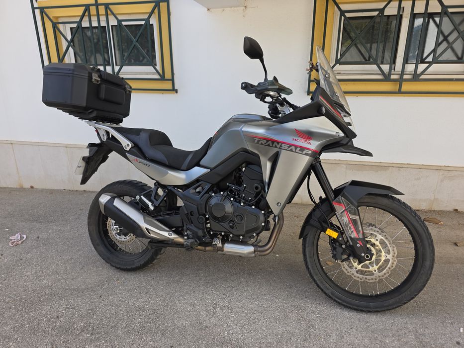 Honda Transalp 750, equipada!