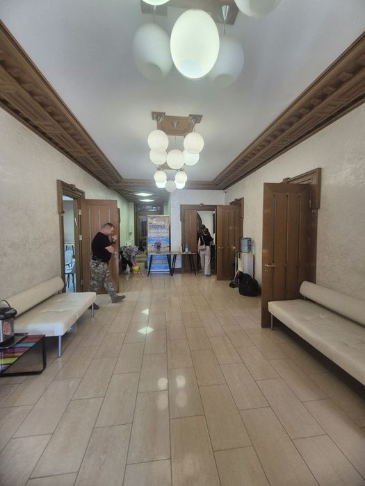 Генеральная уборка офисов, магазинов, мойка окон, химчистка мебели