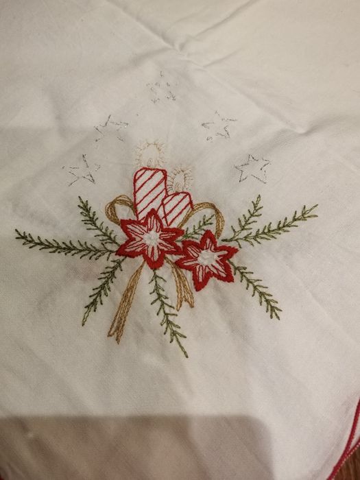 Świąteczny obrus na stół,środek stołu vintage, biały, ręczny haft