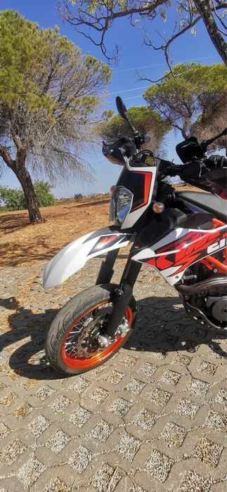 KTM 690 Enduro R Supermotard  com 57 cv,  de 2016