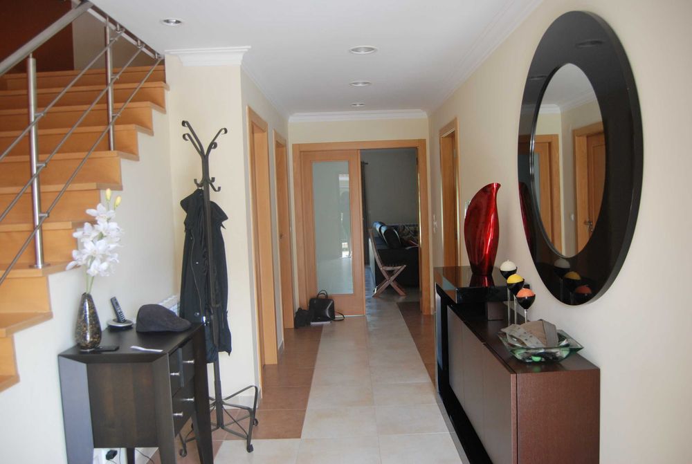 Moradia T4 Mobilada junto ao Oeiraspark e acesso A5