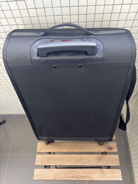 Mala pequena e prática de viagem.