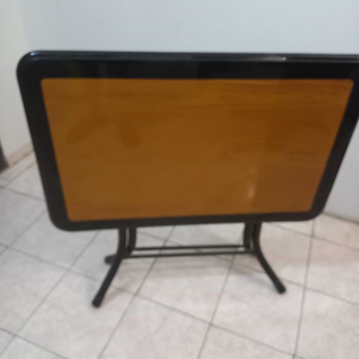 Стіл пластиковий розкладний