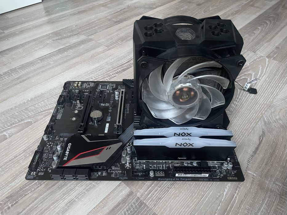 Gamingowy zestaw i5-9600KF / Z390 Gaming X / RAM 16GB DDR4 / Cooler Master RGB
