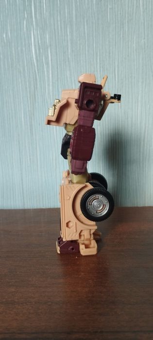 Ціна договірна . Трансформер Дедрітус Спадщина Legacy Evolution Deluxe