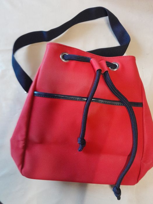 Saco de por ao ombro vermelho