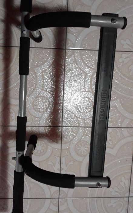 Uchwyt do pompek lub brzuszków prostych jak Ławka skośna do brzuszków