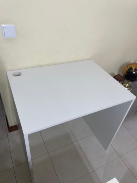 Mesa secretária branca