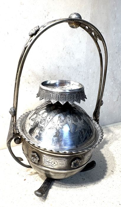 Rara antiga mantegueira / recipiente caviar inglês com banho em prata