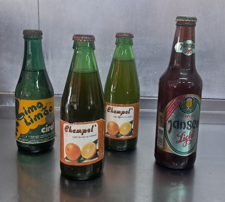 Garrafas antigas ainda fechadas inicio anos 90