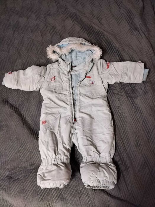 Błękitny skafander z kapturem