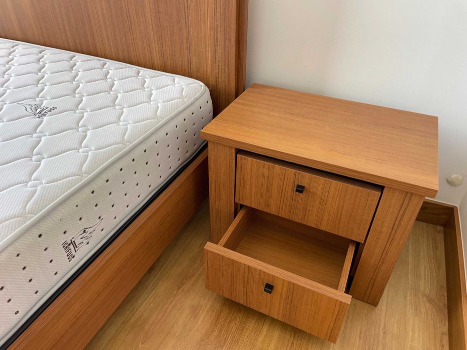 Vendo Duas Mesas de Cabeceira - Como Novas!