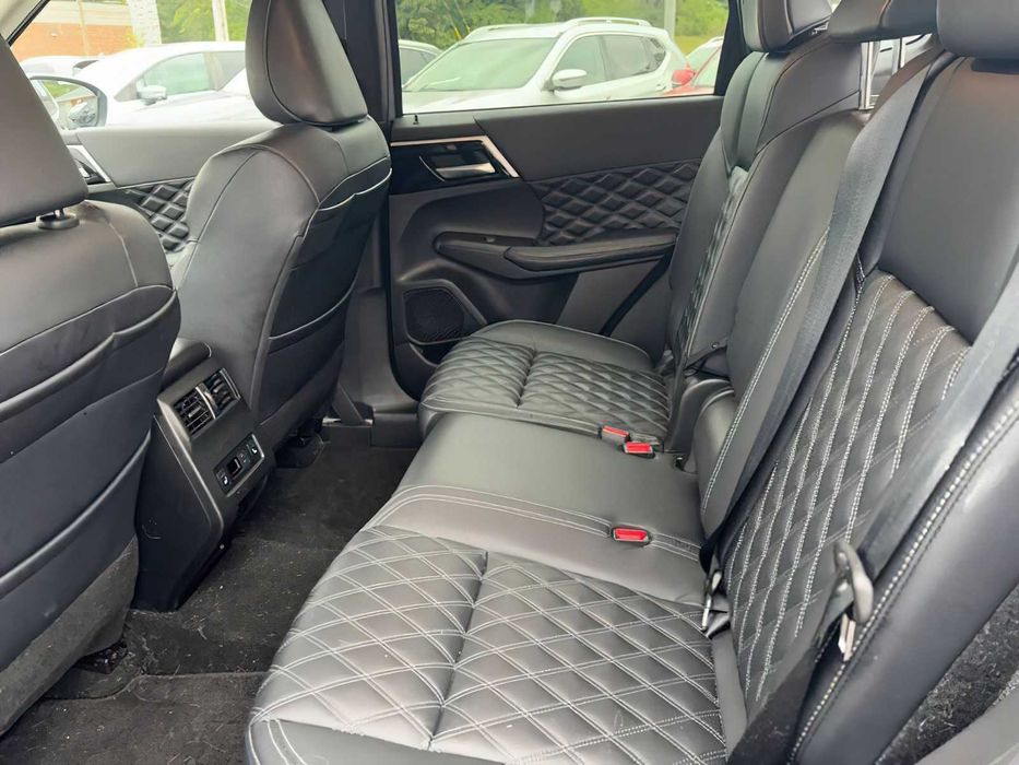 Mitsubishi Outlander      2022
