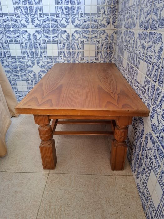 Mesa de estar em madeira