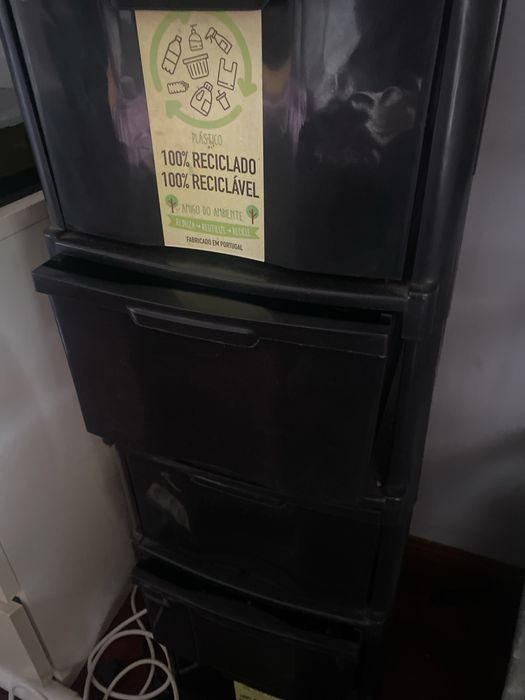 Gavetas plasticas pretas tenho 8