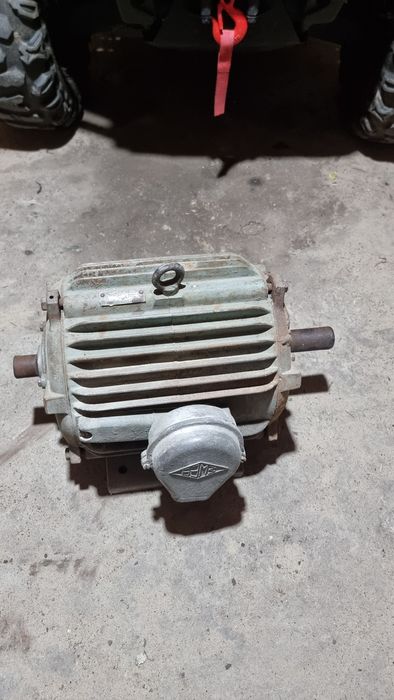 електро двигун 4 КВт.