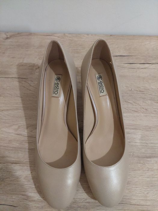 Туфлі лаковані Estro