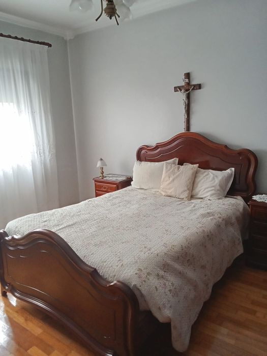 Mobilia em madeira maciça mogno sapel