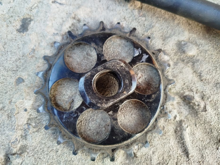 Продам кронштейн, підніжка, платформа, вісь, зірочка для Fada Idea