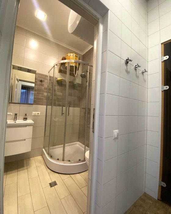 Продаж СУЧАСНОГО будинку з ЦОКОЛЬНИМ  поверхом вул. Солідарності ТОРГ