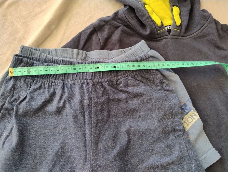 Zestaw bluza, 2 spodenki, podkoszulek z nadrukiem 134