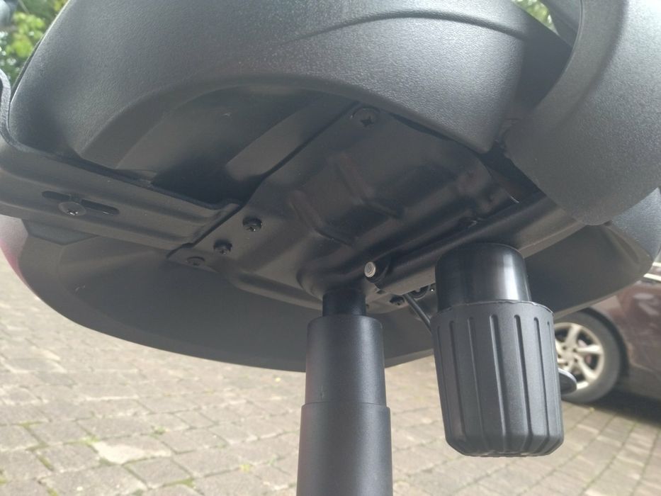 Продам офісне крісло