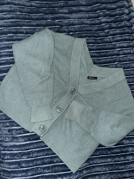 Кардиган зелений на ґудзиках