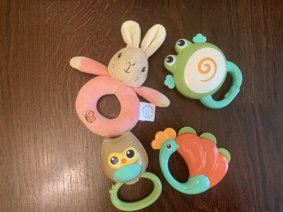 Погримушки, іграшки для немовлят