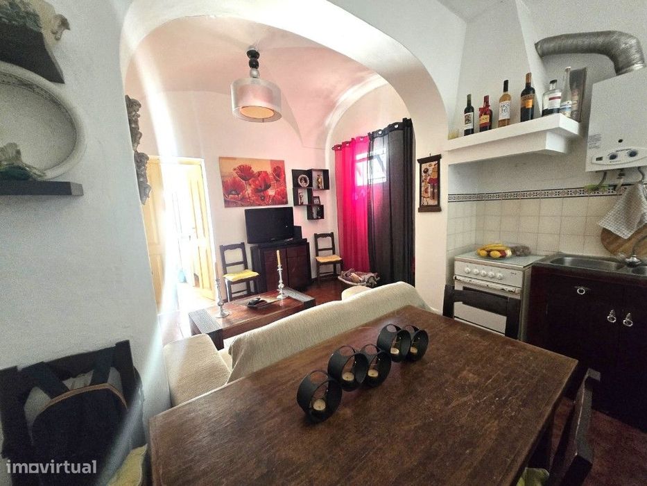T2 de habitação + espaço comercial na bonita Vila de Redondo