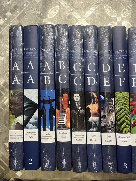 Enciclopédia Moderna Larousse | Círculo de Leitores