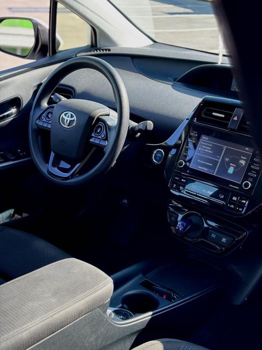 Оренда авто Prius