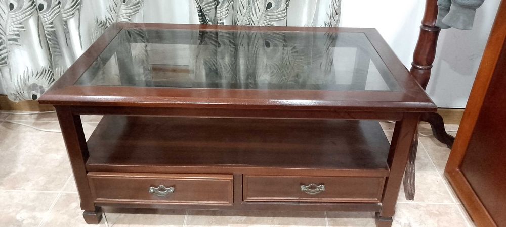 Vendo móveis usados , o valor é de uma estante o outro móveis é negociável