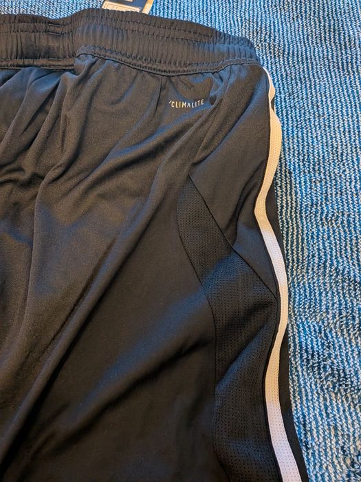 Calções adidas novo