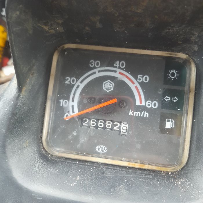 Mota piagio caixa aberta