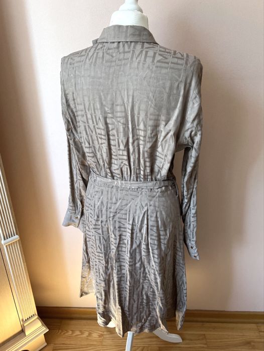 Sukienka koszulowa z wiskozy do pracy na co dzień elegancka casual