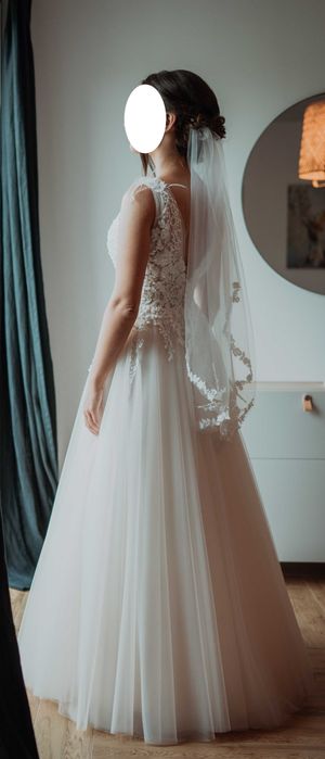 Suknia ślubna w rozmiarze 36/S