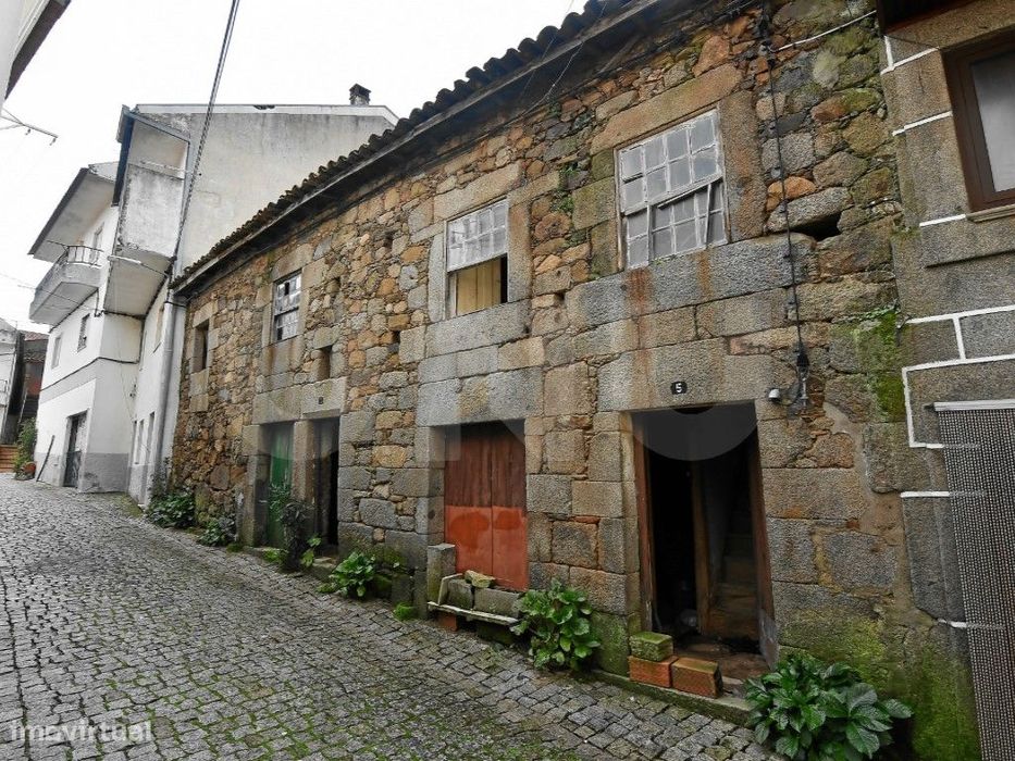 Edifício para Recuperação com Dependência Isolada em Alcaria - Exce...