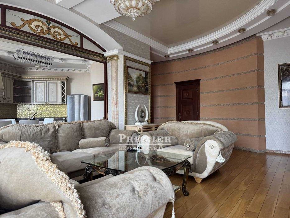 Елітна 3-кімнатна квартира 151 м² у ЖК біля парку Шевченка