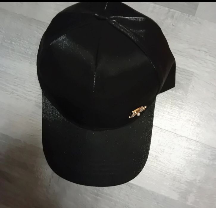 Czapka z daszkiem damska nowa.