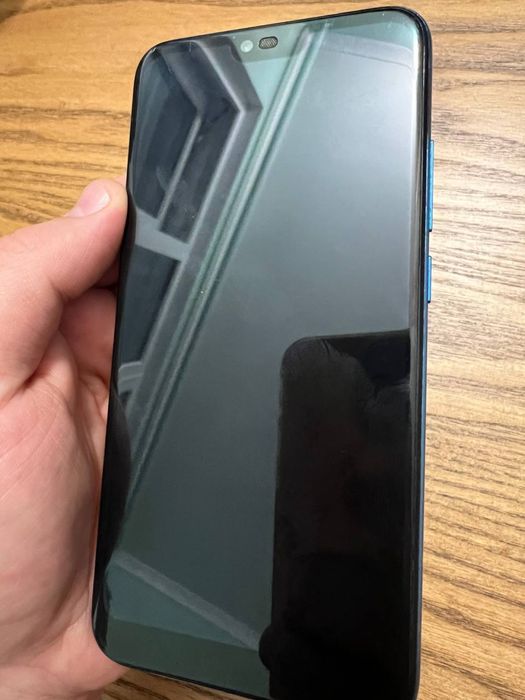 Подам смартфон HONOR 10