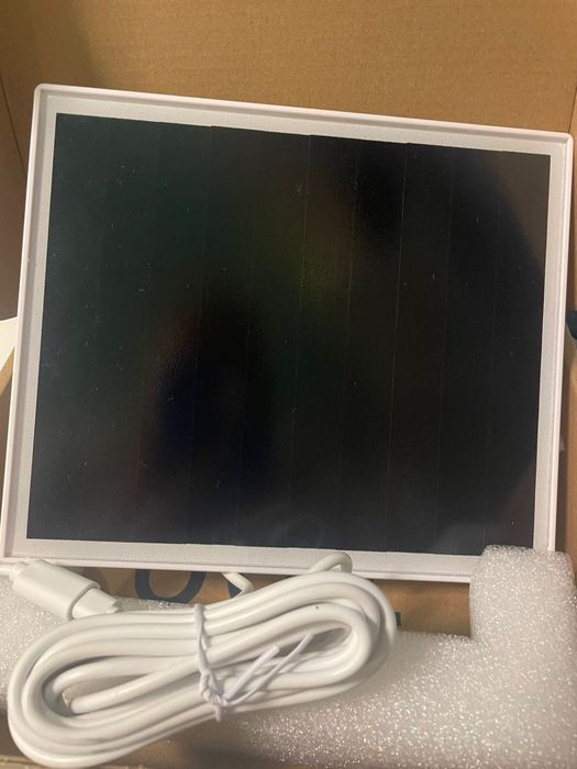 невелика сонячна панель.